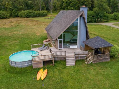 Bradford Casa | The Quiet Cove on Wood Road