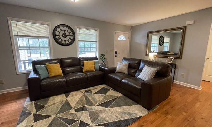 Dalton Casa | The Quintana Home - EV Charger, Pets, Long-Term