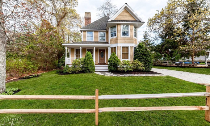 East Chop Casa | Casa de viñedo clásico, espaciosa para 1-2 familias. Minutos desde abajo de Oak Bluffs