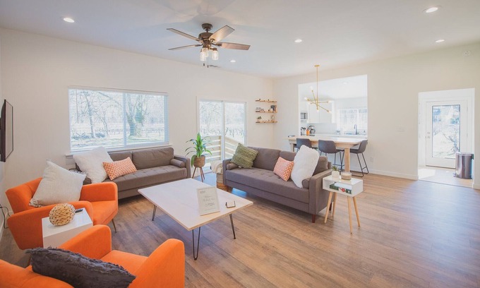 Phoenix Lake-Cedar Ridge Casa | The Ranch House, 2 Acre Retreat! Walk to Indigeny Reserve!