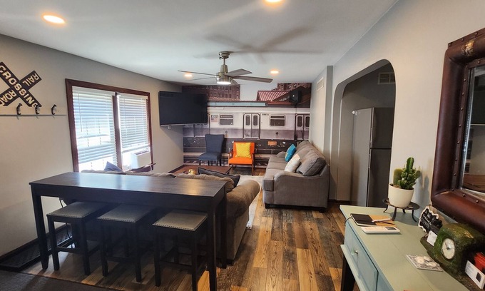 Youngstown Casa | The Railroad Ranch - Station 3 (3 bedrooms)