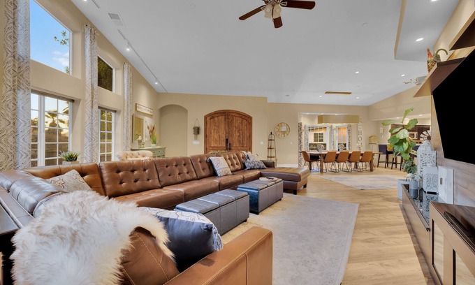 El Cajon Casa | The Ranch House at Rockin’ View Ranch-Luxury Hideaway with Pool, Spa & Animals!