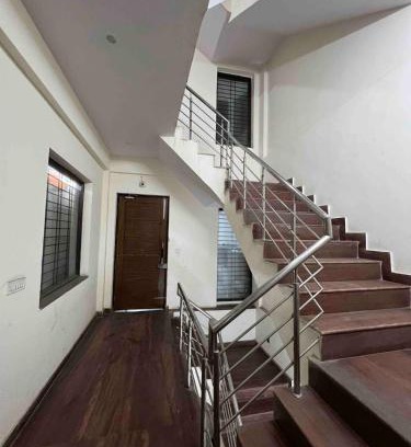 Sainik Farm Cama Y Desayuno | The Raveesh - 2BHK Fully Furnished Apartment J85
