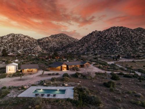 Pioneertown Casa | The Raven By The Cohost Company