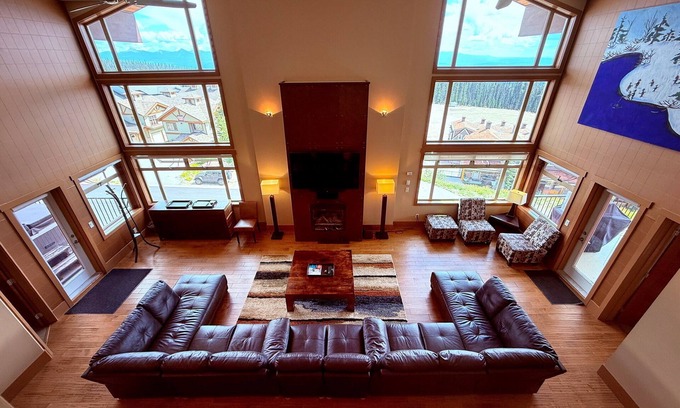 Big White Ski Resort Condominio | The Raven Penthouse-6 Bedroom 5 Bathroom Ski Condo with 3 Master Bedrooms + Loft