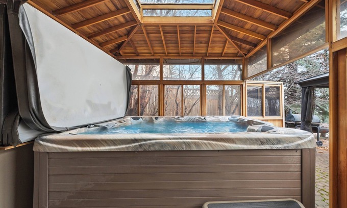 Southwest Calgary Casa | The Ravine Luxury Retreat