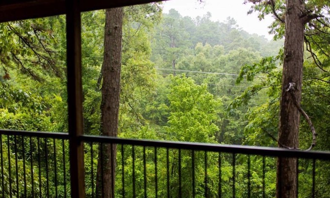 Eureka Springs Hotel | The Razorback Lodge