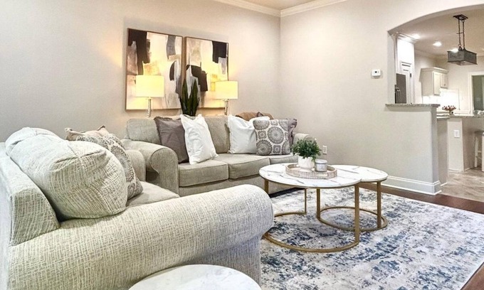 Oxford Casa | The Rebel Yell, 3BR Luxe home by VelvetDitchVillas