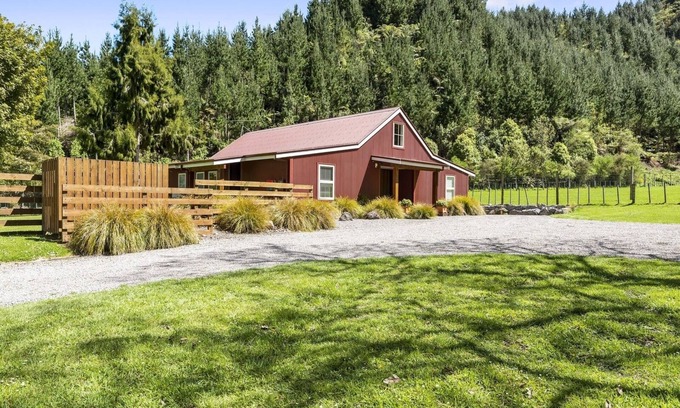 Lake Okareka Casa | The Red Barn - Lake Okareka Holiday Home