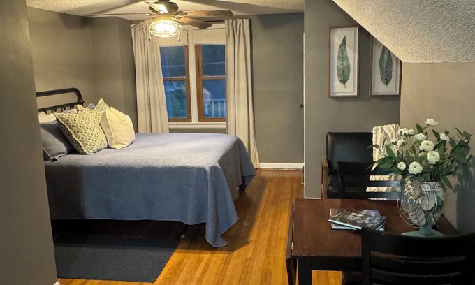 Grundy Center Casa | The Red Cottage is 2 blocks from Grundy Center's Historical Downtown.
