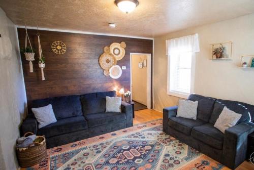 Williams Casa | The Red Door Wanderers Nest, Historic Downtown Gem