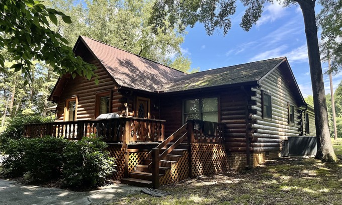 Greensboro Casa | The Red Fox Cabin - Urban Retreat