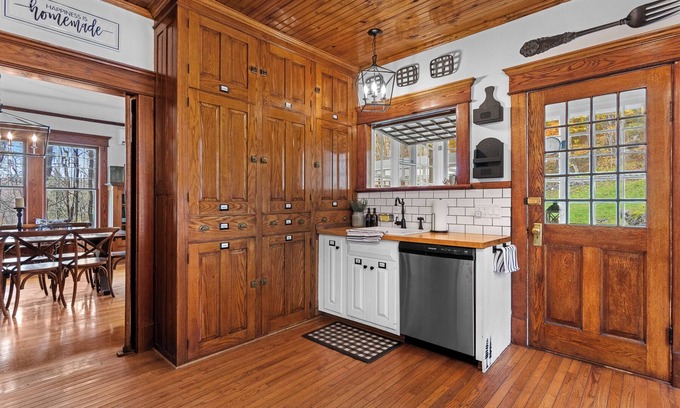 Arkville Casa | The Red Hemlock House And Barn, Let us be your mountain home away from home