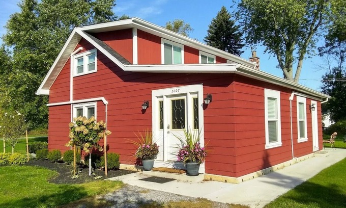 Wilson Casa | “The Red House” Family friendly vacation home close to beach and lake access.