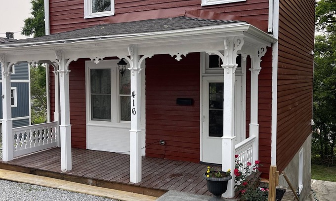 Staunton Casa | The red house