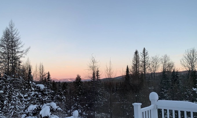 Lac-Superieur Apartamento | The Red Lodge - Peaceful one bedroom condo with spa