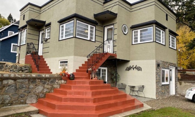 Trail Casa | The Red Step- Beautifully renovated heritage home