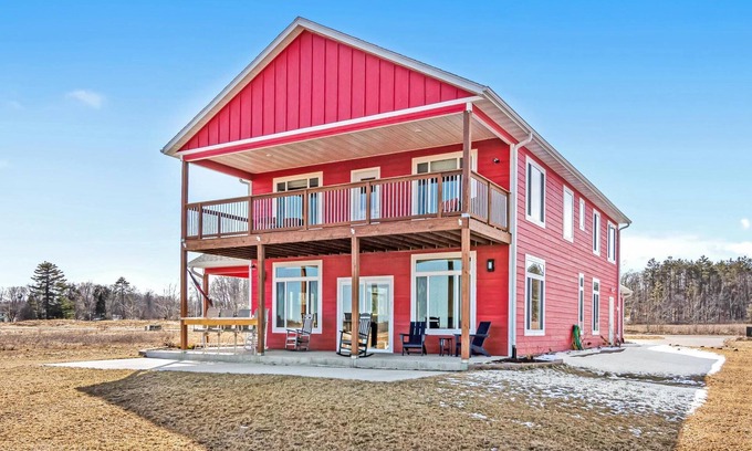 Hayward Casa | The Red Walleye: A Big Home on Big Fish Golf Course - Sleeps 22!