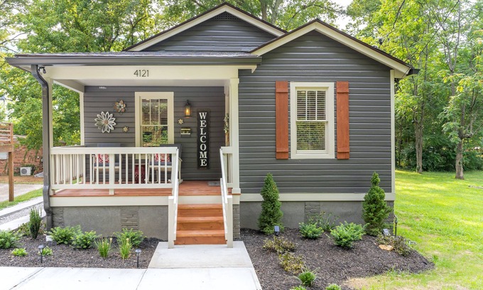 St. Elmo Improvement League Casa | The Redbud - A PMI Scenic City Vacation Rental