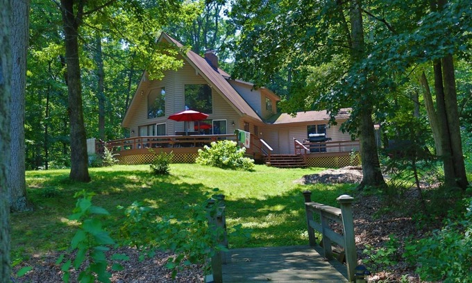 Effingham Cabaña | The Cottage Redbud - Beach & Quiet. Lago Sara Frente al agua y madera incendios.