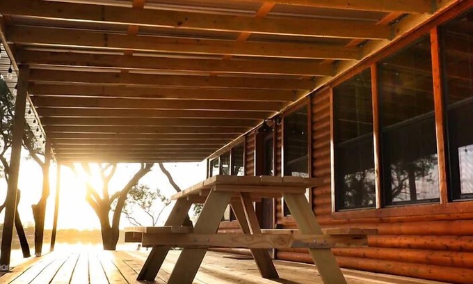 Albany Cabina | The Reel Deal on Hubbard Shores