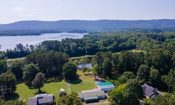 Fackler Casa | The Reel Therapy Lakehouse