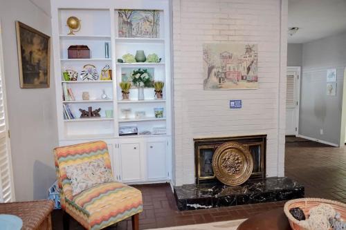 Montgomery Casa | The Regal Courtyard Retreat 5 Min to ASU
