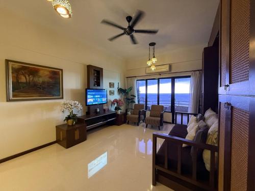 Si Rusa Apartamento | The Regency Tanjung Tuan by NH