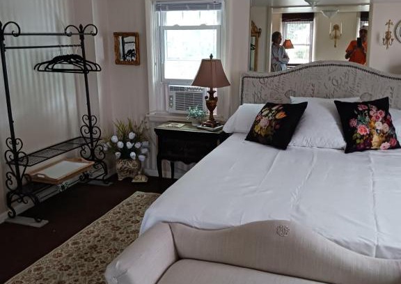Moosic Casa | The regina house tea room