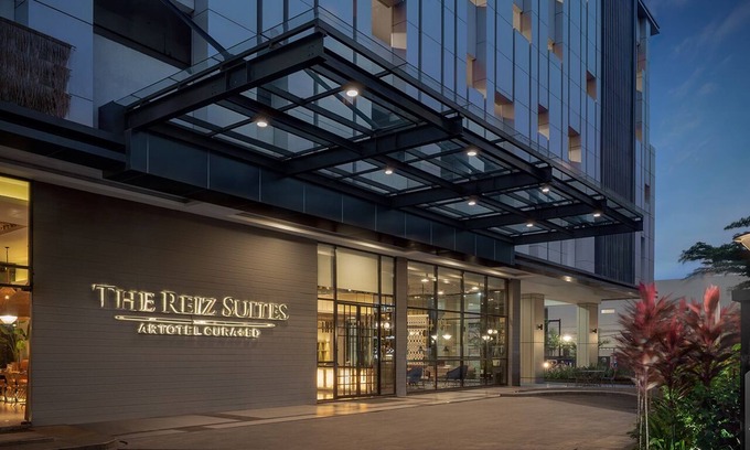 Kesawan Hotel | The Reiz Suites, Artotel Curated