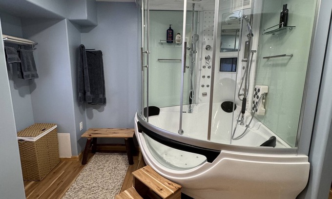 Glenfield Cabina | The Relaxation Paradise. Equine & Pet-Friendly Ottercreek E-Bikes Rental Avail.