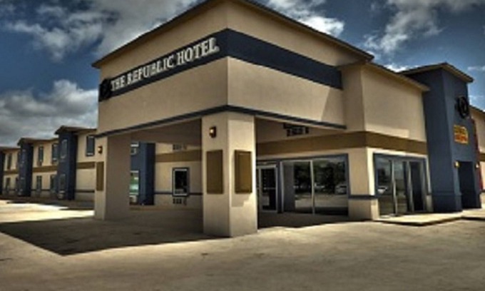 Big Lake Condominio | The Republic Hotel