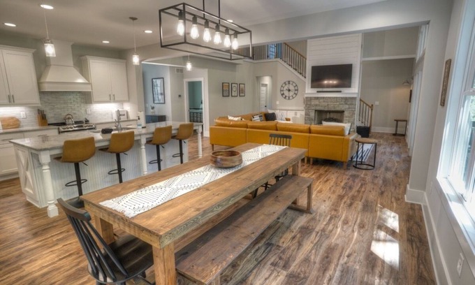 Clarkesville Casa | The Reserve | 5 BR Mtn Retreat w/ Outdoor Great Room, Mins From Helen and Sautee