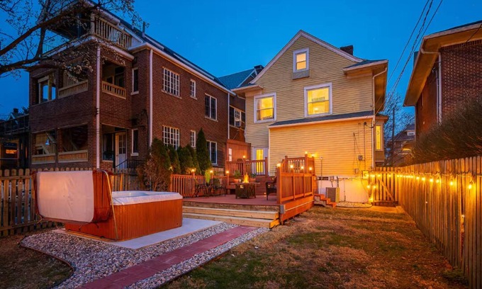 Highlands Douglass Casa | The Reserve ~ 5BR Fun! Hot Tub, Fire Pit, Deck, Walkable To Bardstown Rd