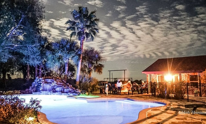 Brenham Casa | The Residence at Rockin star ranch