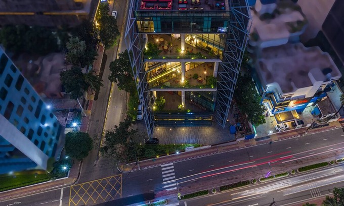 Dhaka Casa | The Residence by Gulshan Club is located 26 minutes driveway from Airport!