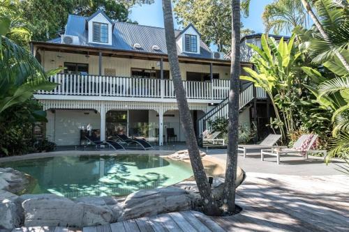 Noosa Heads Casa | The Rest - Stunning Noosa Family Beach Cottage With Heated Pool