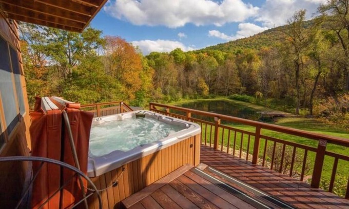 Naples Casa | The Retreat at Bristol Haven: Hot Tub, Artisan Firepit, Private Pond & Creek