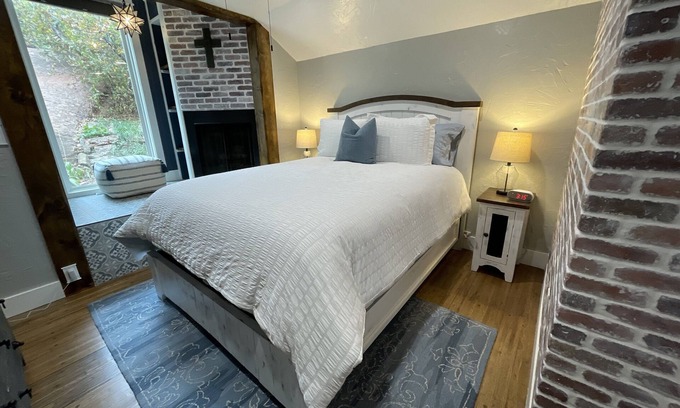 West Colorado Springs Casa | The Retreat at Laurel *Walking Distance to Garden of the Gods*
