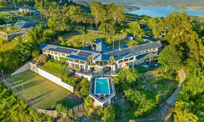 Tallai Casa | The Retreat Gold Coast + Panoramic Views Sleeps 25