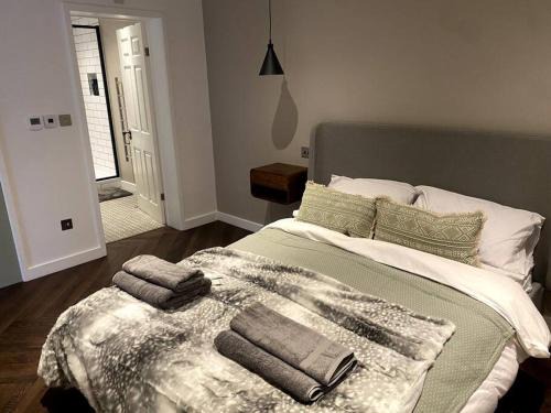 Bathampton Casa | The Retreat, luxury studio apartment in Bath with parking