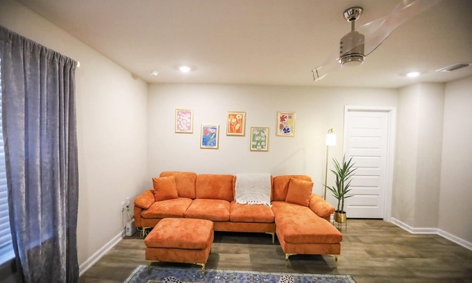 Daphne Casa | The Retro House- near Gulf Shore Beaches