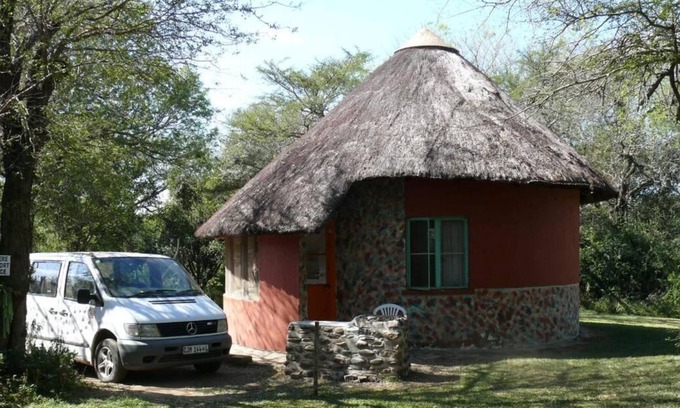 Thorny Bush Game Reserve Casa | El renovado rondawel junto al río Kruger Park Type con cocina y TV satelital