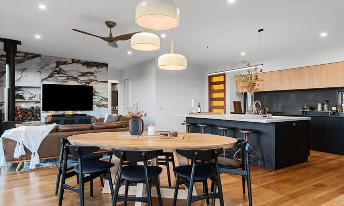 Booroobin Cabina | The Ridge at Maleny - The Deluxe Residence