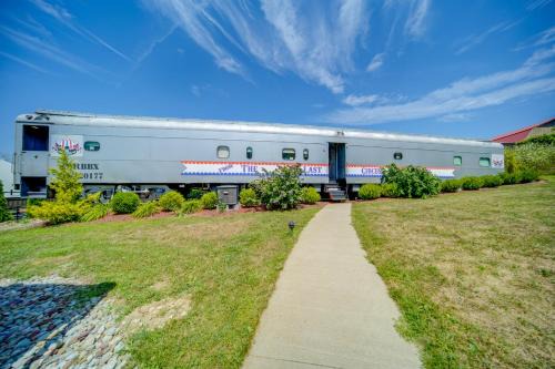 Adrian Furnace Apartamento | The Ringmaster, Converted Railcar in DuBois!