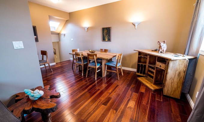 Drumheller Casa | The River Blossom Suite