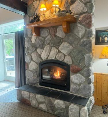 Squaw Lake Complejo | The River Condos Hot Tub Fireplace Family & Pet Friendly River Front 2 to 6 bedroom condos dock