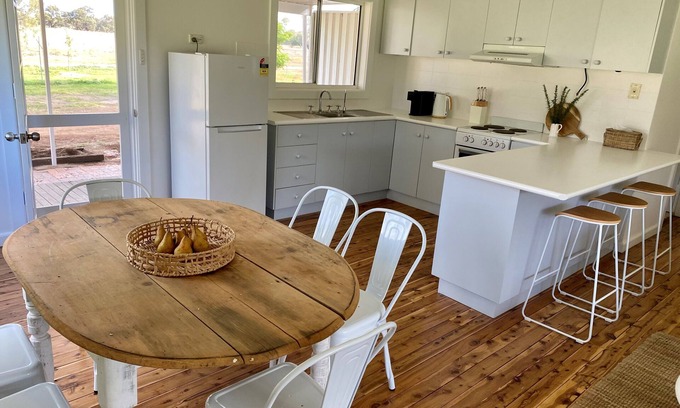 Darlington Point Cabaña | The River Cottage - Pet friendly