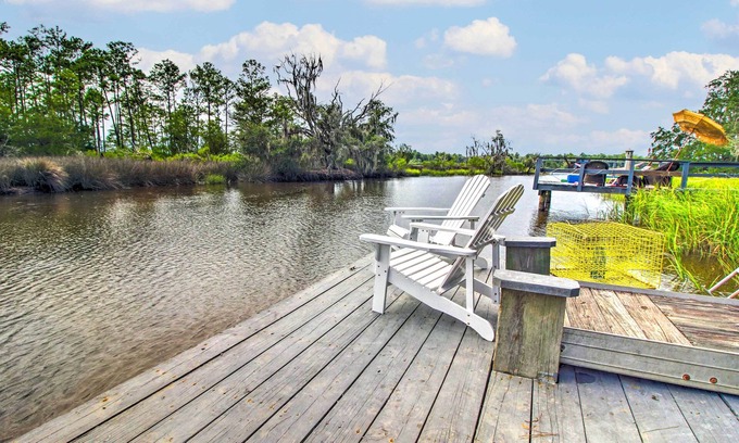 Midway Cabaña | 'The River Cottage' Charming Retreat w/ Dock