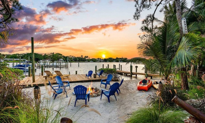 Jupiter Casa | THE RIVER HOUSE, 21 Foot Boston Whaler Included